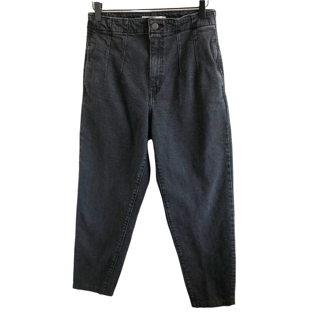 Levi’s Women High Waisted Taper Size 28